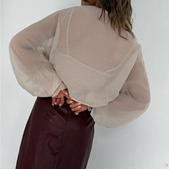 Elegant Cream Ruffle Blouse - Picture 2 of 3